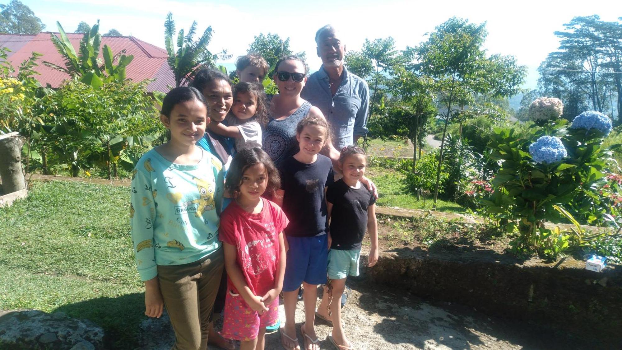 Karleta Homestay Ruteng Exterior foto