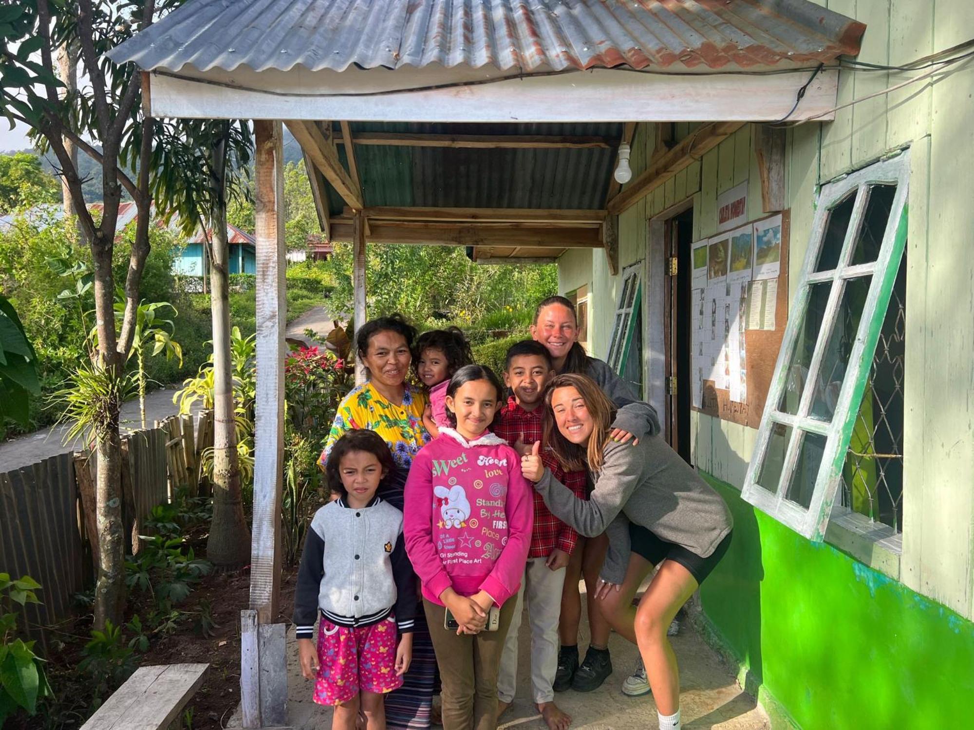Karleta Homestay Ruteng Exterior foto